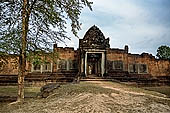 Angkor - Banteay Samre, west entrance of the second enclosure.